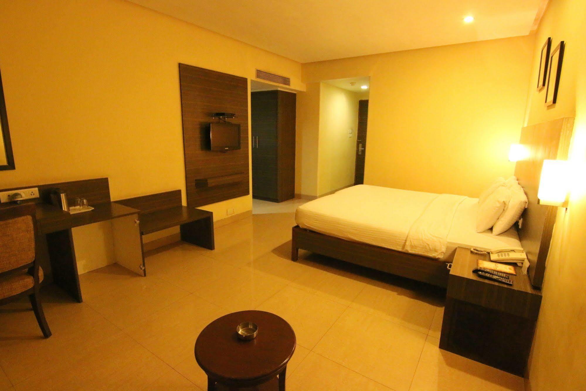 The Caliph Hotel, Mumbai Near Powai Lake מראה חיצוני תמונה